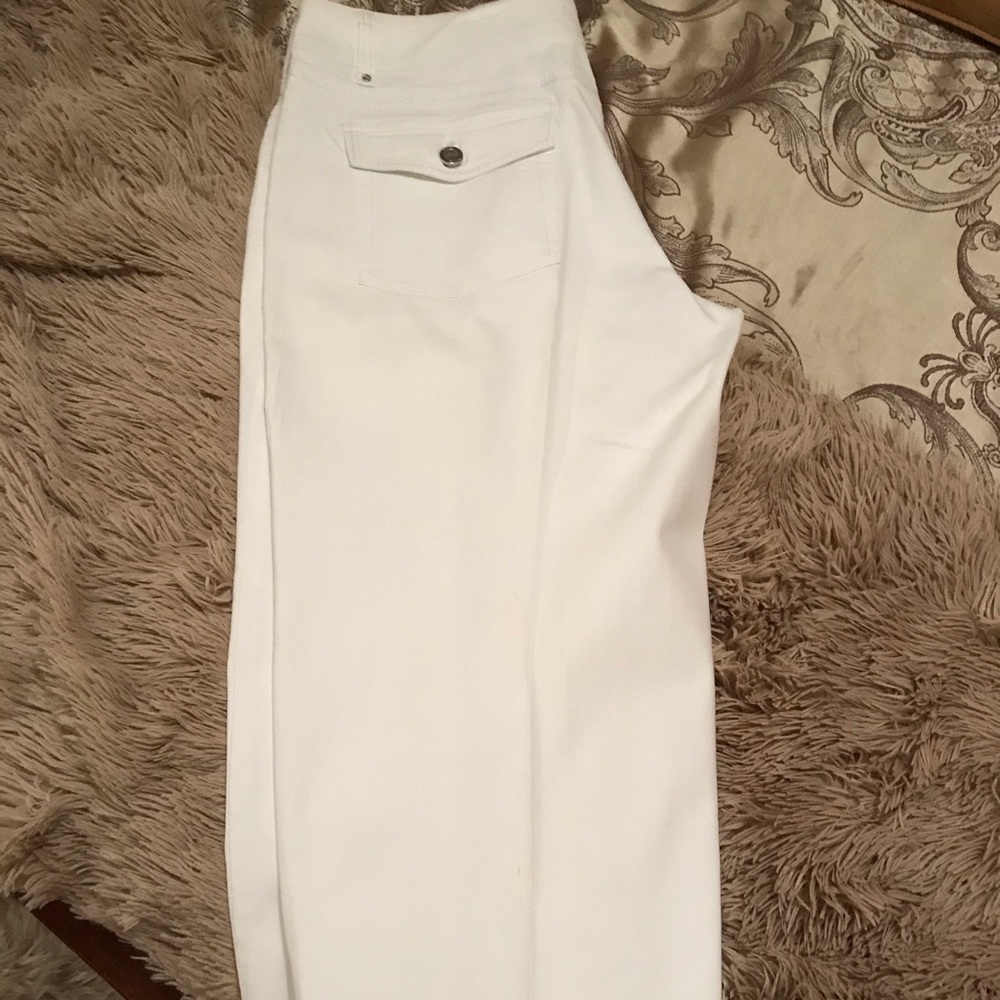 White crop pants